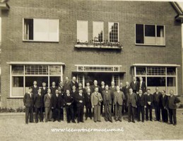 oude foto leeuw bier 1937 personeel voor nieuw gebouw